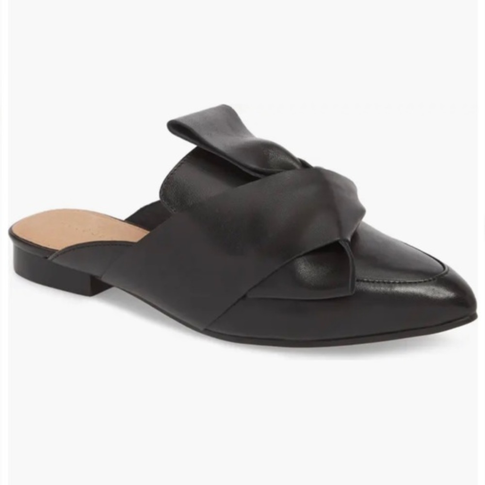 Halogen Coral women’s Size 7 black leather mule. Excellent used condition.
